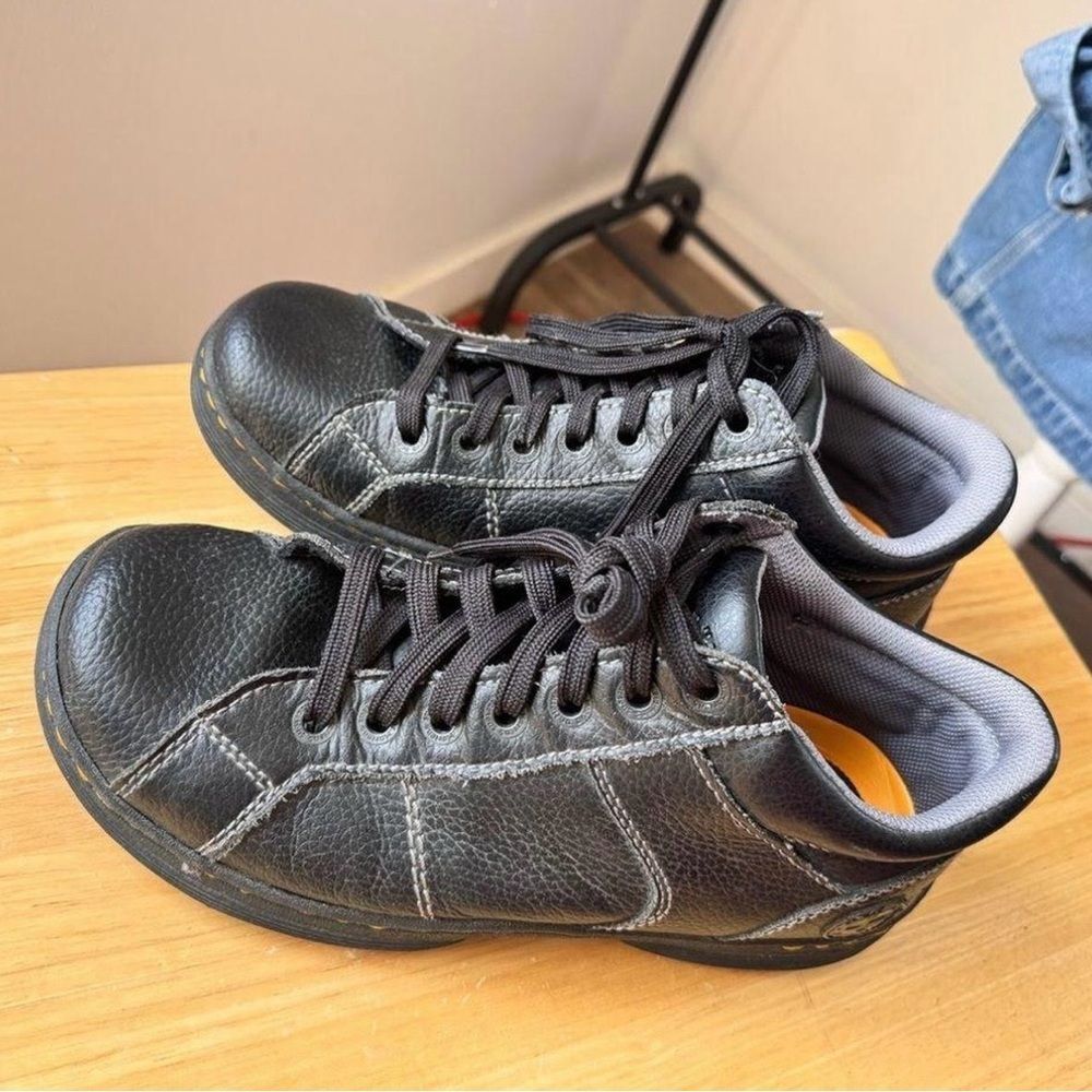 Dr. Martens Classic black leather sneakers with Lace-up style Size 9